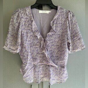 ASTR The Label Top Womens Size S Peasant Floral Smocked Chiffon Faux Wrap Blouse
